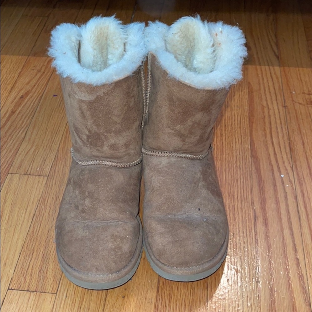 Authentic tan Bailey bow ugg boots. Size 6.